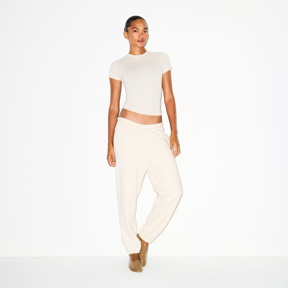 Women’s SKIMS Cotton Fleece Jogger XS Pants in color: “Oatmeal Heather”! 🤍